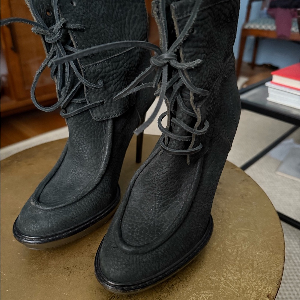 Burberry Black Heeled Nubuck Leather Boots with Lace-Up Detail - Picture 5 of 8